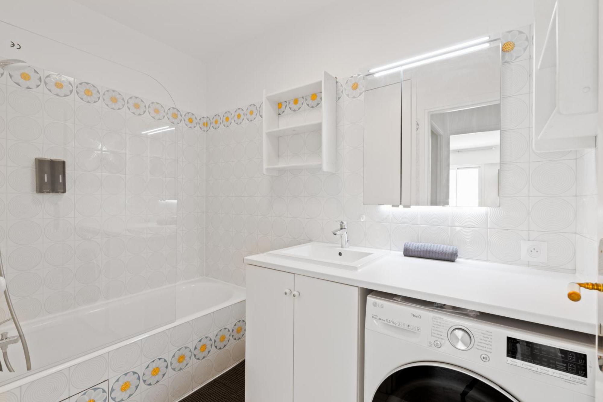 Quartier Luxembourg Free Netflix Apartment